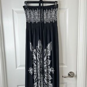 Christina Love Sleeveless Black and White Maxi Dress.  Size Medium
